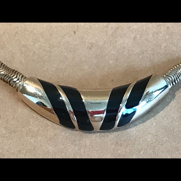 SIGNED Vintage Avon Enamel Snake Chain Necklace - Picture 3 of 6